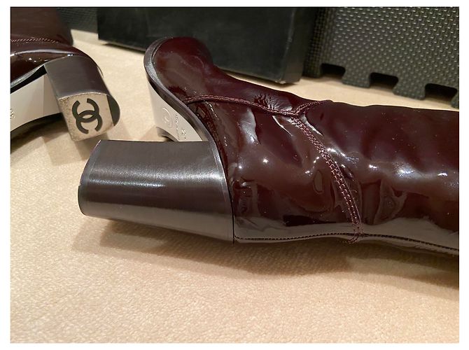 Botas Chanel estilo vinilo Marrón oscuro - vista 4