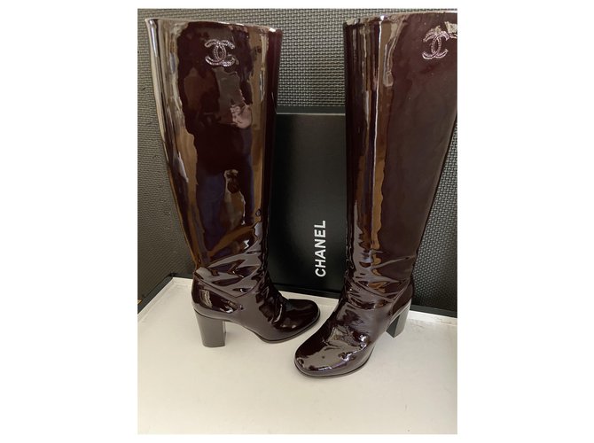 Botas Chanel estilo vinilo Marrón oscuro - vista 6