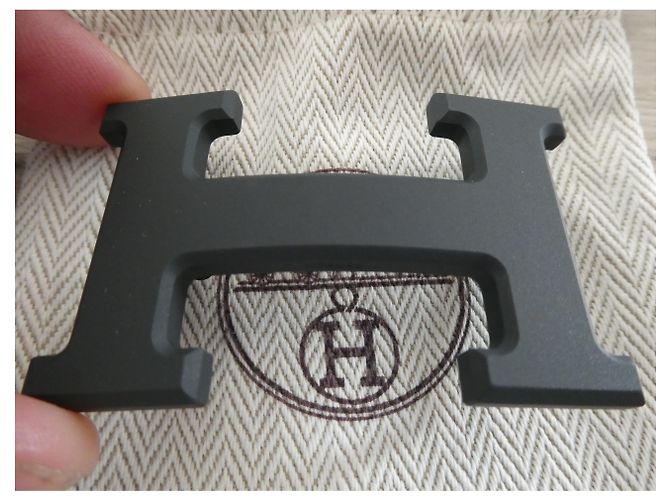 Hermès belt buckle in matt PVD Black - view 2