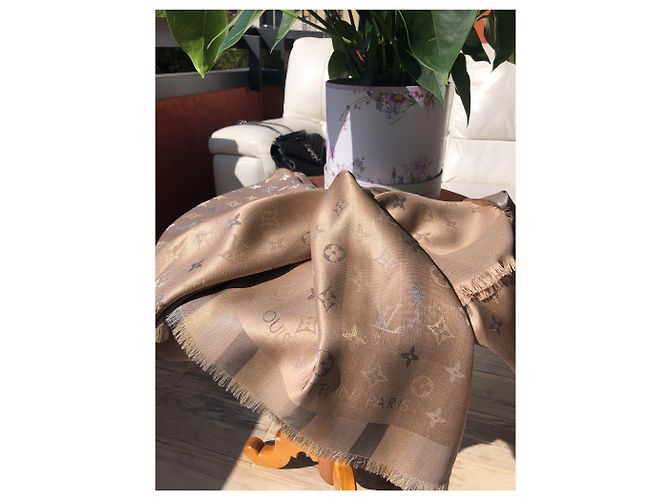 Louis Vuitton Lenços Bege - vista 2