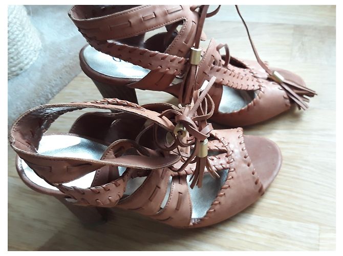 Sandali con tacco Guess in pelle - vista 2