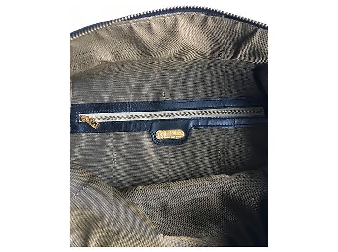 Fendi Borsa a tracolla grande in pelle goffrata Nero - vista 11