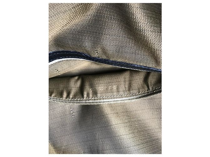 Fendi Borsa a tracolla grande in pelle goffrata Nero - vista 13