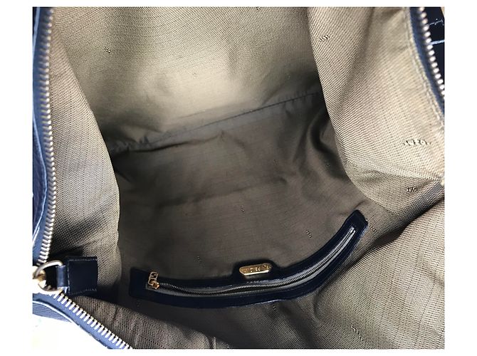 Fendi Borsa a tracolla grande in pelle goffrata Nero - vista 15