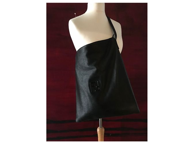 Fendi Borsa a tracolla grande in pelle goffrata Nero - vista 24