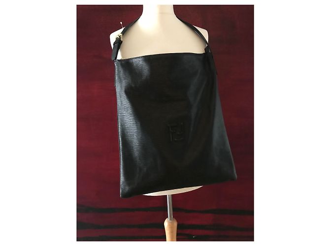 Fendi Borsa a tracolla grande in pelle goffrata Nero - vista 26