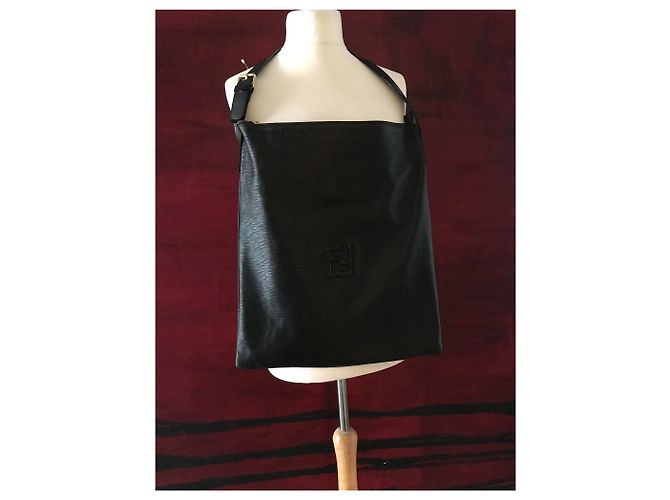 Fendi Borsa a tracolla grande in pelle goffrata Nero - vista 27