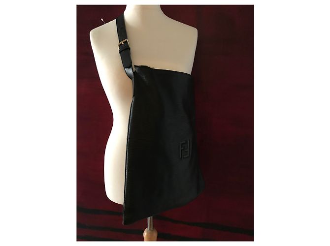 Fendi Borsa a tracolla grande in pelle goffrata Nero - vista 28