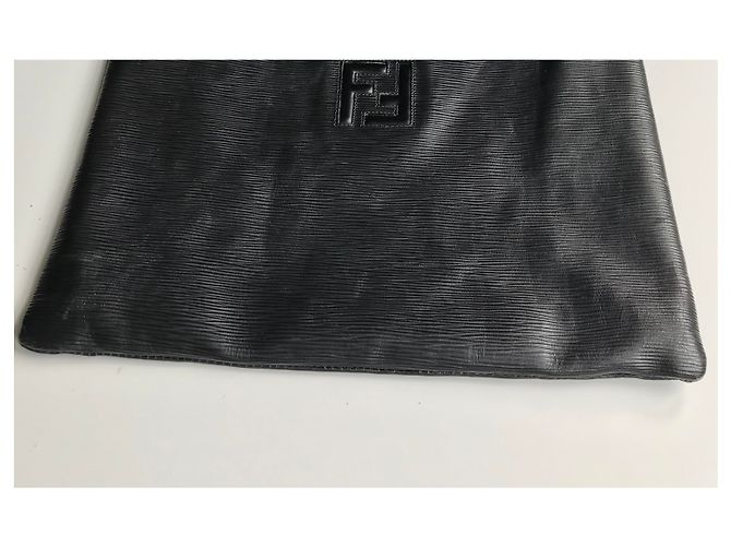 Fendi Borsa a tracolla grande in pelle goffrata Nero - vista 8