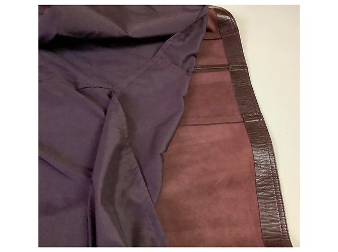 Falda midi cruzada de cuero burdeos de Whistles - vista 10