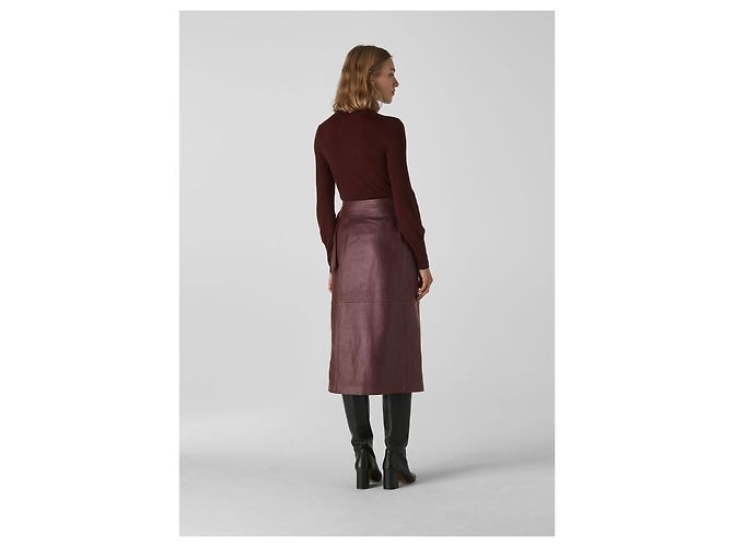 Falda midi cruzada de cuero burdeos de Whistles - vista 2