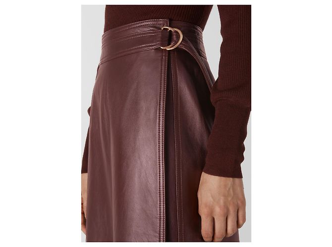 Falda midi cruzada de cuero burdeos de Whistles - vista 3