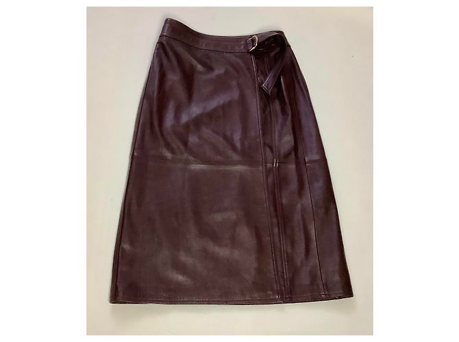 Falda midi cruzada de cuero burdeos de Whistles - vista 4