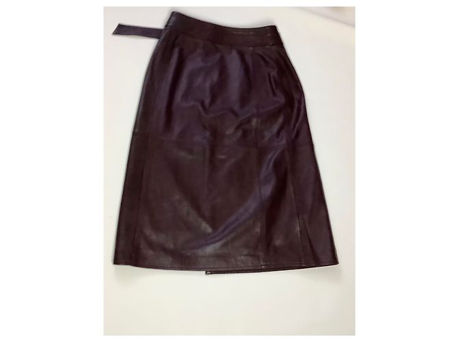 Falda midi cruzada de cuero burdeos de Whistles - vista 7