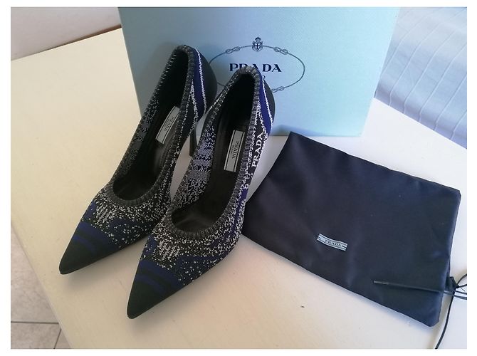 Prada knitting - view 2