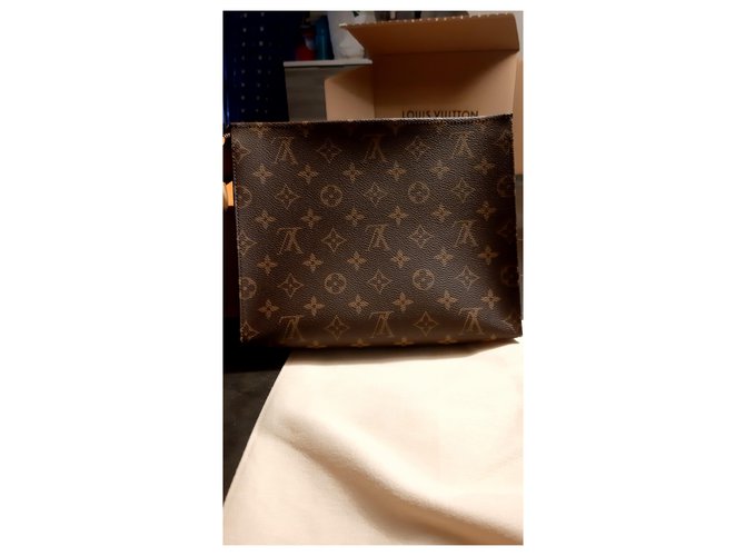 Louis Vuitton TASCA WC 26 Marrone scuro - vista 3