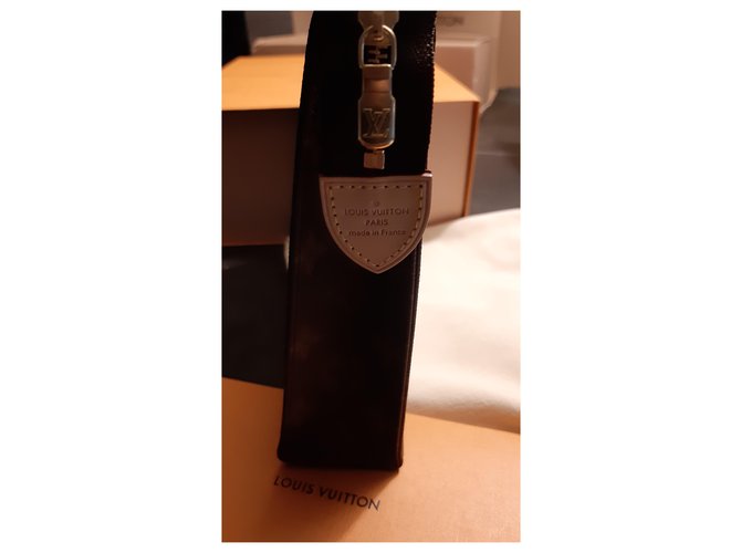Louis Vuitton TASCA WC 26 Marrone scuro - vista 4