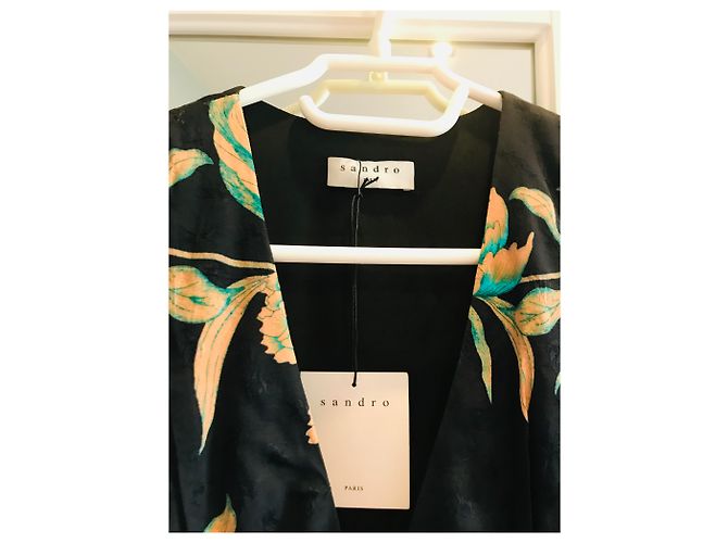 Sandro Bruni Kleid Schwarz mit Blumenmuster V Ausschnitt Mehrfarben - Ansicht 3