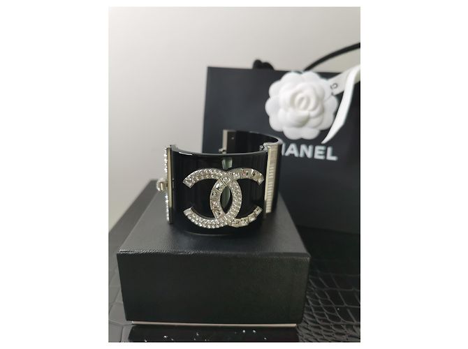 Bracciale Chanel in resina con logo CC in cristalli Nero - vista 4
