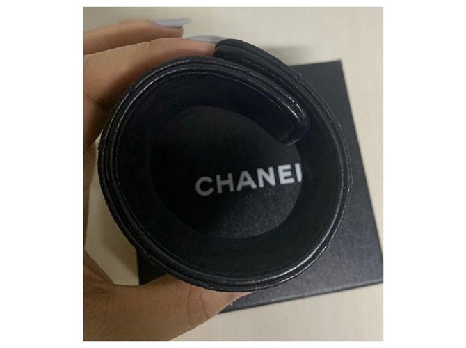 Bracciale Chanel in pelle nera trapuntata Nero - vista 4