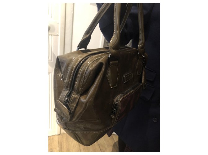 Légende Borsa Longchamp Legend in vernice nera Cachi - vista 4
