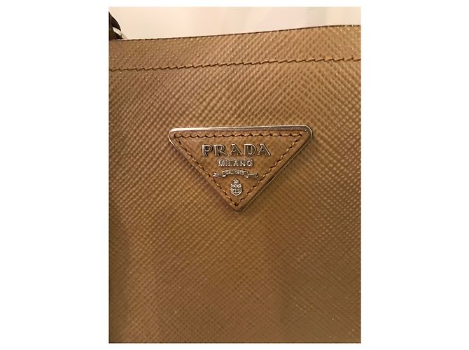Sac à main Prada en cuir grainé doré avec bandoulière - vue 2
