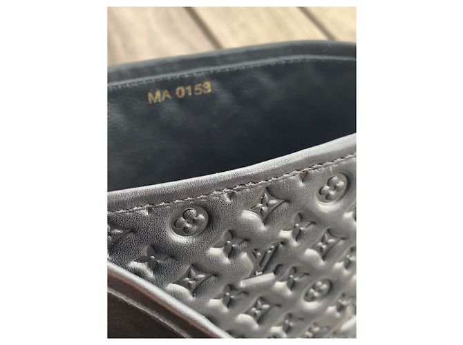 Louis Vuitton Rebelión Negro - vista 7