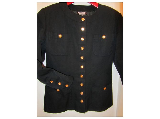 Traje de falda Chanel negro de algodón con botones dorados - vista 2