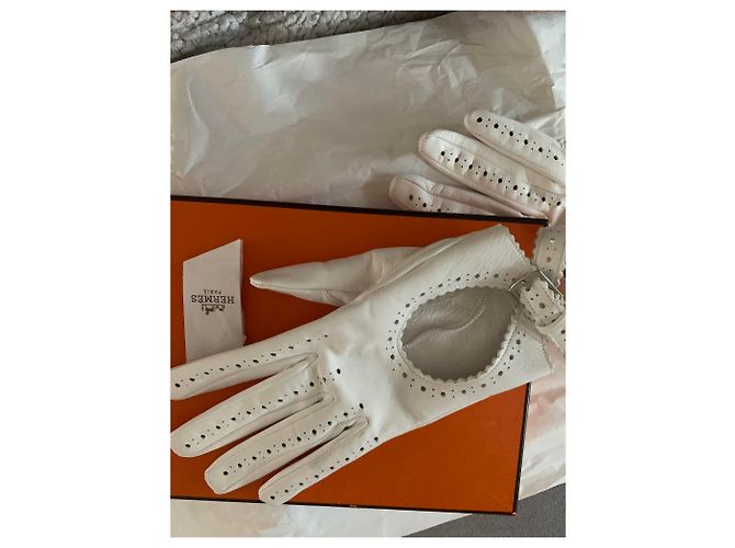 Hermès Cleopatra Handschuhe aus weißem Lammfell - Ansicht 2