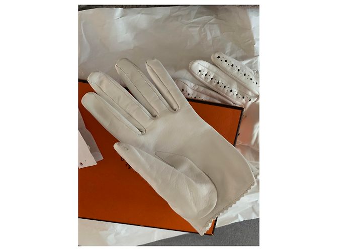 Hermès Cleopatra Handschuhe aus weißem Lammfell - Ansicht 3