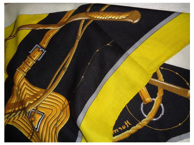 Hermès Clic Clac Schal aus Kaschmir und Seide Mehrfarbig 90cm Mehrfarben - Ansicht 7