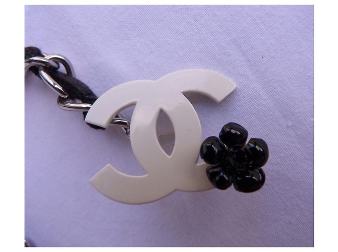 Cintura Chanel Camelia in catena e pelle nera e bianca Nero - vista 9