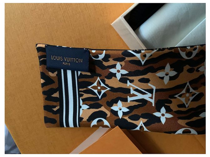 Louis Vuitton archetto sciarpa collezione giungla 2019 Nero - vista 4