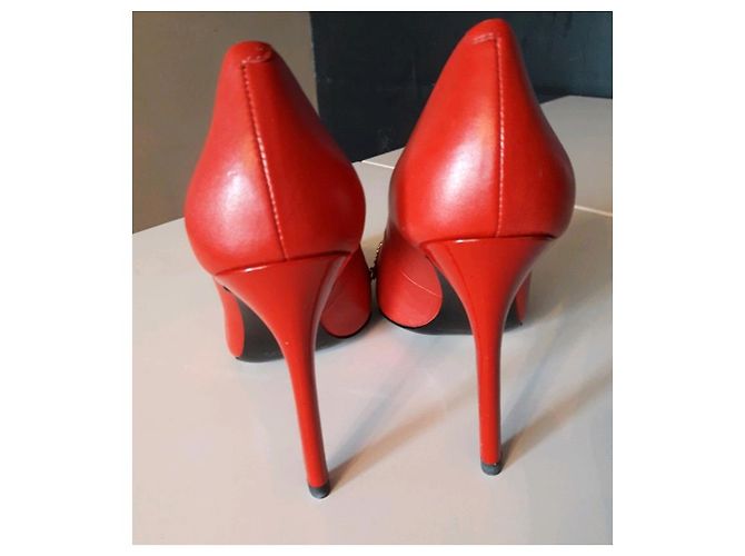 Décolleté Pierre Balmain in pelle rossa con dettagli dorati 37 Rosso - vista 7