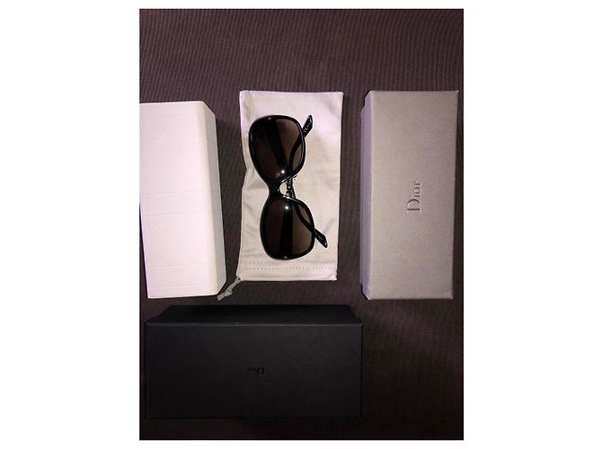 Nuovi occhiali da sole Dior modello Coquette - vista 3