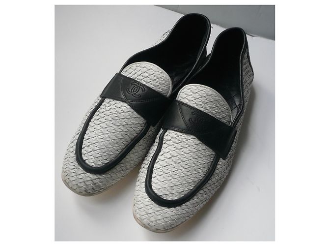 CHANEL Mocassini uomo intrecciati in pelle bianca e nera T44 IT Nero Bianco - vista 10
