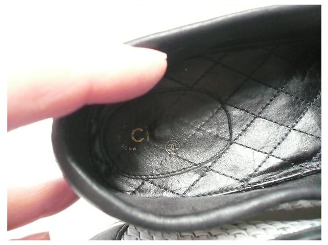 CHANEL Mocassini uomo intrecciati in pelle bianca e nera T44 IT Nero Bianco - vista 4