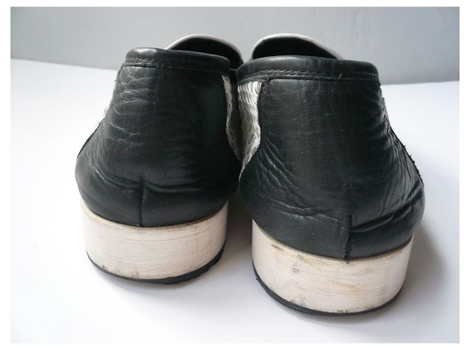 CHANEL Mocassini uomo intrecciati in pelle bianca e nera T44 IT Nero Bianco - vista 5