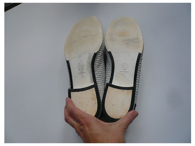 CHANEL Mocassini uomo intrecciati in pelle bianca e nera T44 IT Nero Bianco - vista 6