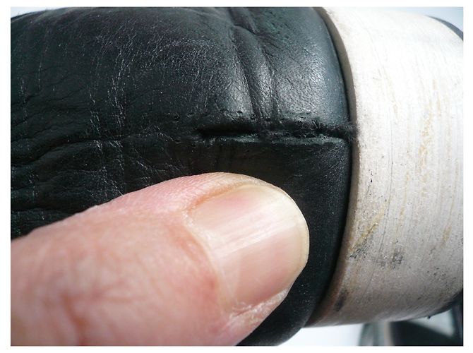 CHANEL Mocassini uomo intrecciati in pelle bianca e nera T44 IT Nero Bianco - vista 9