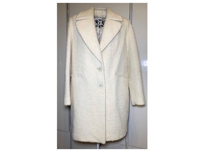 Massimo Dutti Oversize white coat - view 2