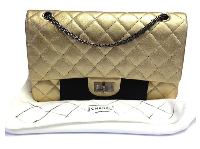Chanel 2.55 Ristampa pelle dorata metallizzata ossidata D'oro - vista 2