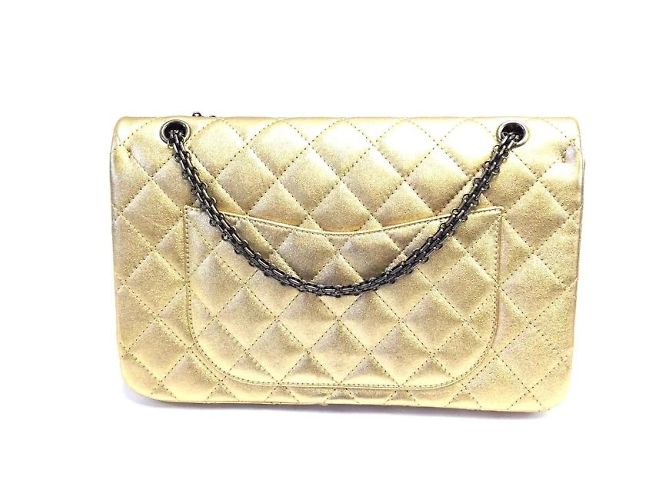 Chanel 2.55 Ristampa pelle dorata metallizzata ossidata D'oro - vista 3