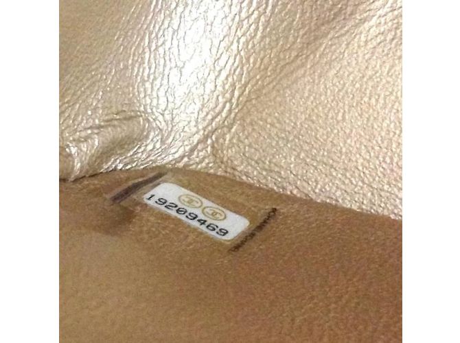 Chanel 2.55 Ristampa pelle dorata metallizzata ossidata D'oro - vista 9