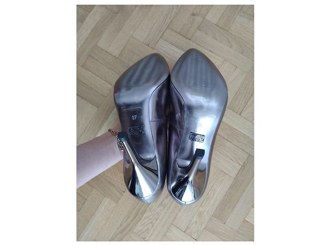Adolfo Dominguez Metallic Silber Lackleder Pumps 37 Grau Metallisch - Ansicht 2