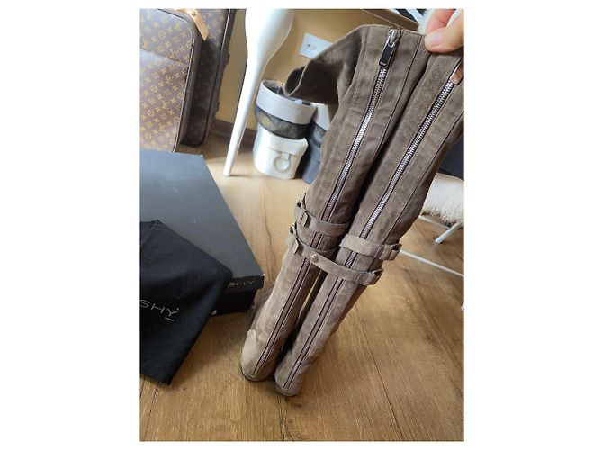 Botas SHY de camurça com joelho com zíper Taupe - vista 2