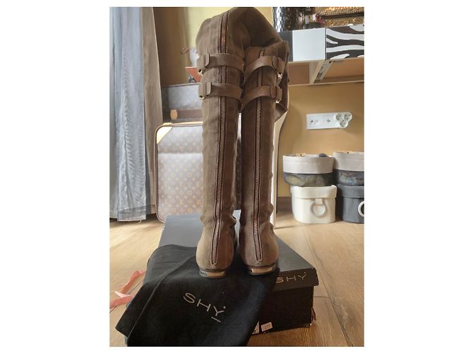 Botas SHY de camurça com joelho com zíper Taupe - vista 5