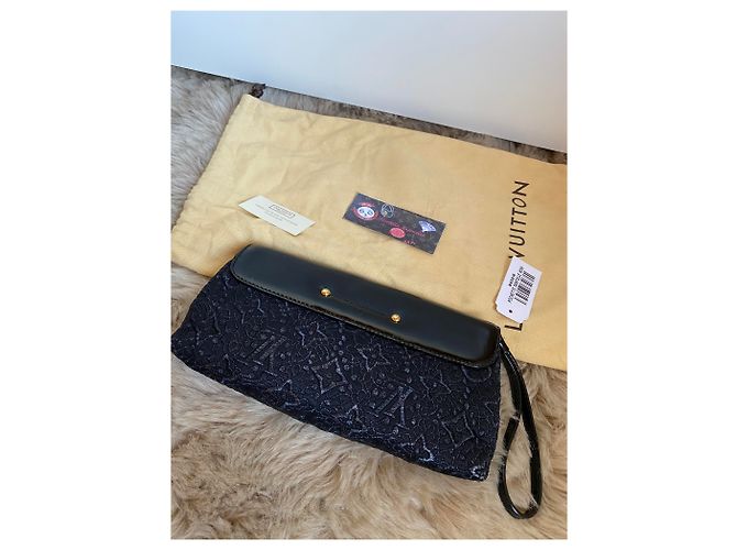 Clutch Louis Vuitton in pizzo e vernice nera Nero - vista 2