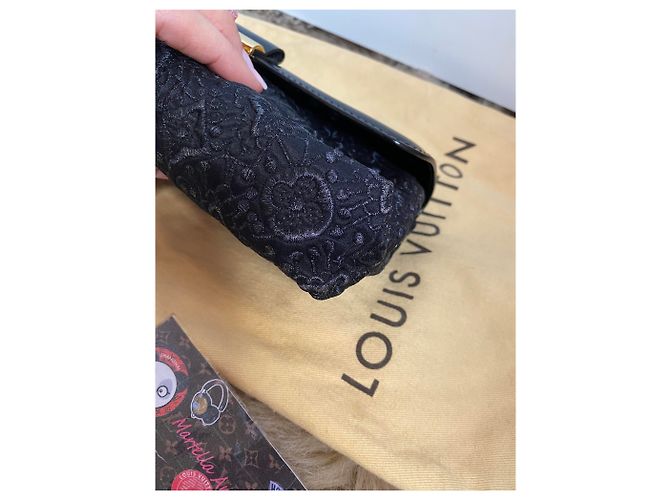 Clutch Louis Vuitton in pizzo e vernice nera Nero - vista 4