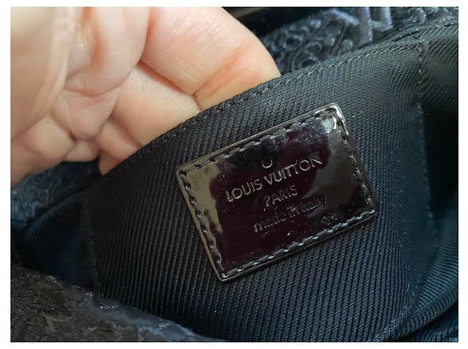 Clutch Louis Vuitton in pizzo e vernice nera Nero - vista 6